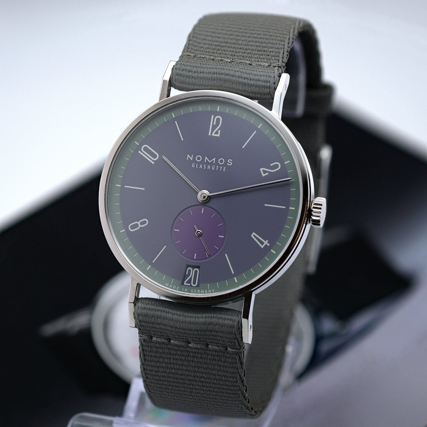 Tangente 38 Datum Mauvegrün, Ref. 179.S9